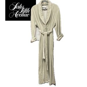 EUC vintage Diamond Tea for Saks Fifth Avenue velour robe. Seagrass. Size Medium